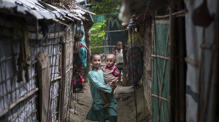 Children in camp Leda for Rohingya refugees in Bangladesh (August 2018).