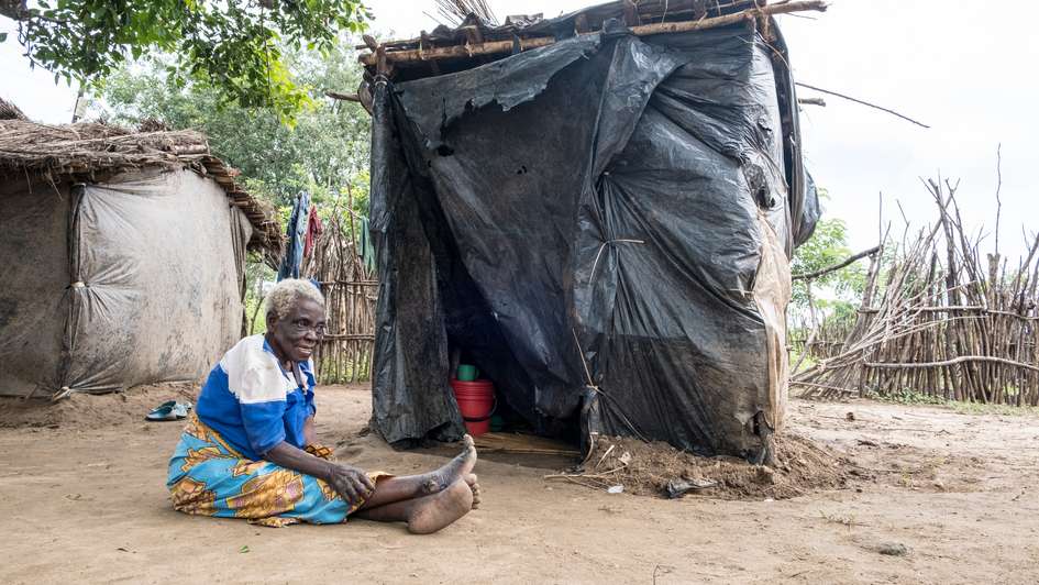 After Cyclone Idai: Juliana has also lost her house and is now living in a temporary emergency shelter. 