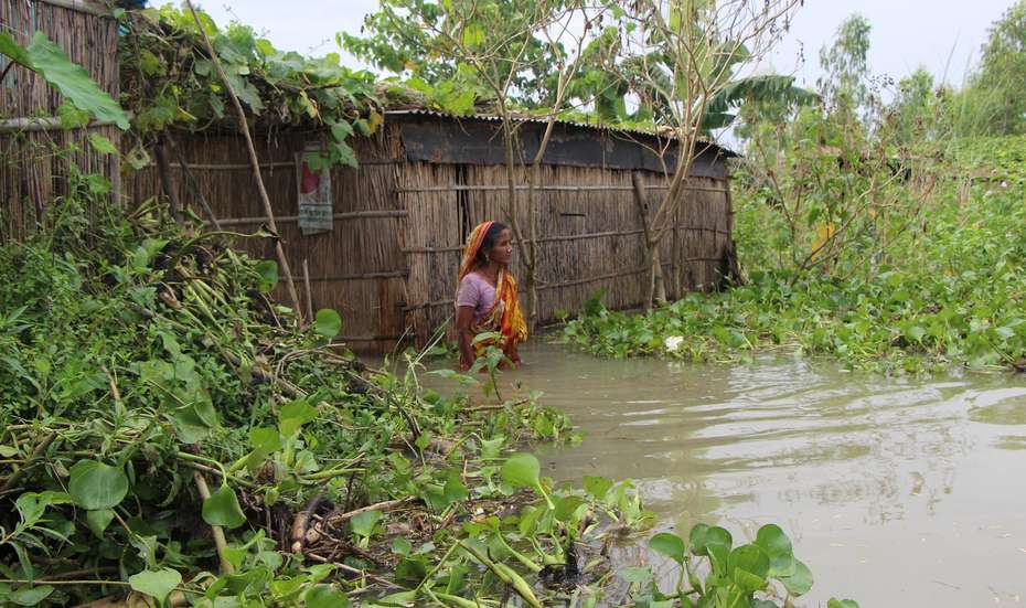 After heavy rainfalls, the Jamuna river in north western Bangladesh rises significantly. For the locals, this often means losing their crops and their homes.
