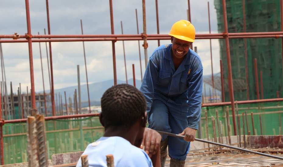  In Kenya young people are being trained as electricians.