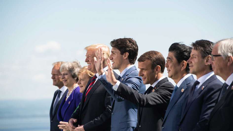 The heads of state and government pose for the traditional "family photo" at the G7 summit 2018
