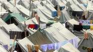 India: 647,000 people became homeless due to the tsunami. Tent camps were put up to offer them temporary shelter.