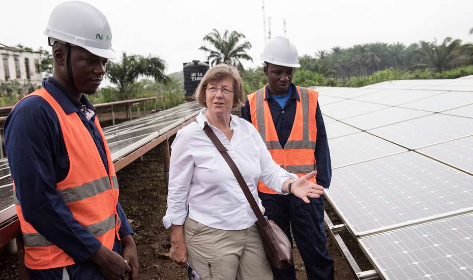 Marlehn Thieme visits solar panels installed by Welthungerhilfe in Sierra Leone.