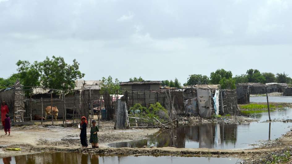 Die Auswirkungen von Überschwemmungen in dem Dorf Hassan Ghono im Distrikt Sujawal.