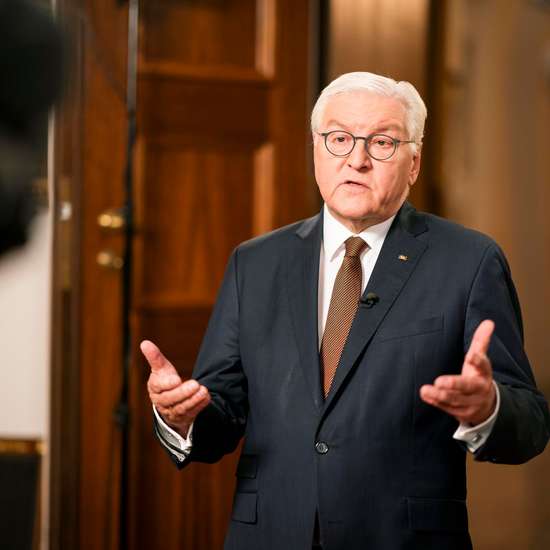 Bundespräsident Frank-Walter Steinmeier während der Fernsehansprache zur Eröffnung der Woche der Welthungerhilfe.