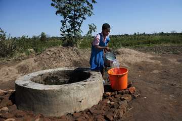 A student and member of the Wash-and Sanitation-Club at her school fetches water.