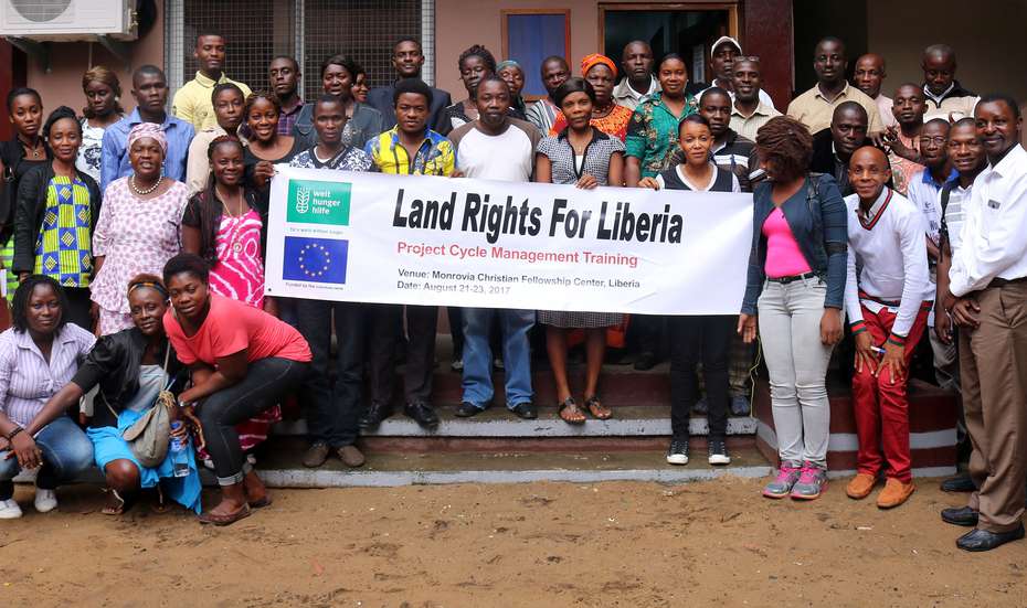 A group of participants of a training, which Welthungerhilfe provided to support the land rights movement in Liberia
