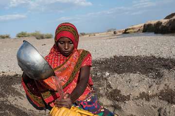 The drought causes the remaining water sources to run dry – some people have to dig as deep as six metres to get water.