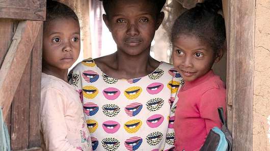 Madagaskar: Sandrine Rahaingonirina und zwei ihrer Kinder