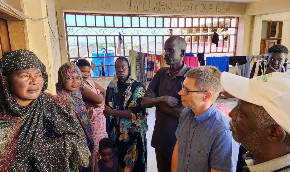 WHH General Secretary Mathias Mogge talking to refugees in Port Sudan