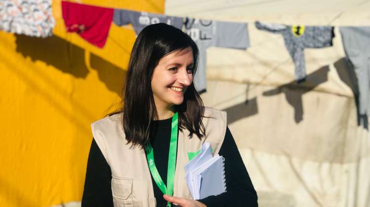Jessica Kühnle in a camp for Yazidi refugees
