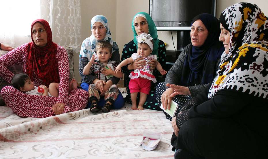 Ola Aljaloud (second left) and other Syrian women attending awareness session on early marriage held by Kızıltepe Leader Women Association (KWLA) in Mardin, Turkey, June 2018.