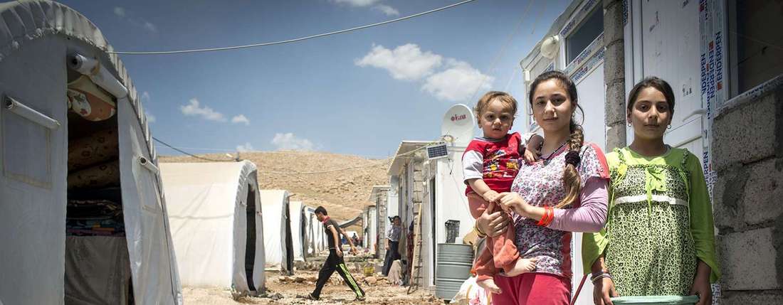 2015-Irak-Camp-UEberleben-sichern-Fluechtlinge-Lass-IRQ2015LASS068.jpg Familie im Flüchtlingscamp