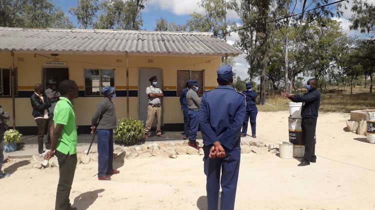 EHO, a partner organisation of Welthungerhilfe, demonstrates how to wash hands at Donga police station in Zimbabwe.